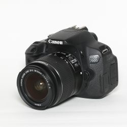 Canon Eos 700D + 18-55 IS II