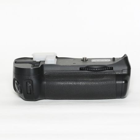 Nikon MB D10