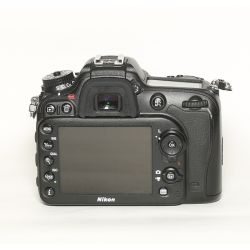 Nikon D7100 + 18-105