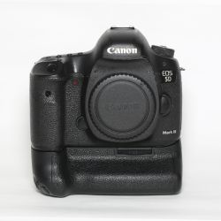 Canon EOS 5 Mark III + BG E11