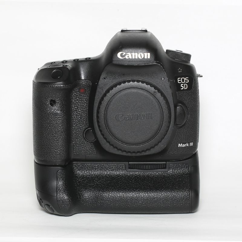 Canon EOS 5 Mark III + BG E11
