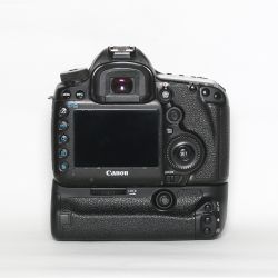 Canon EOS 5 Mark III + BG E11