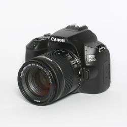 Canon Eos 250D + 18-55 IS