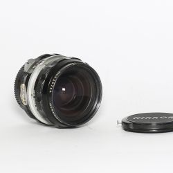 Nikkormat FT + Nikkor 55/3,5 micro 8 + 28/3,5 + 105/2,5 + borsa