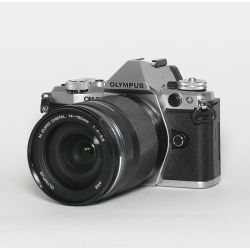 Olympus OM5 Mark II + 18-150