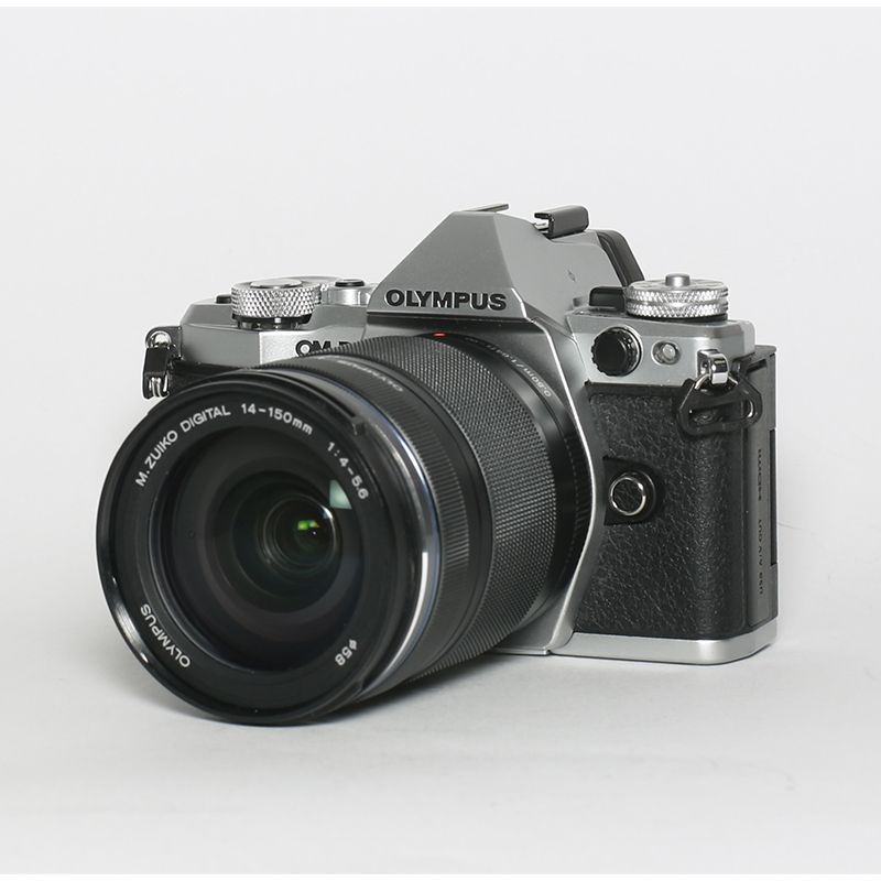 Olympus OM5 Mark II + 18-150