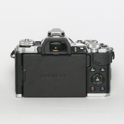 Olympus OM5 Mark II + 18-150